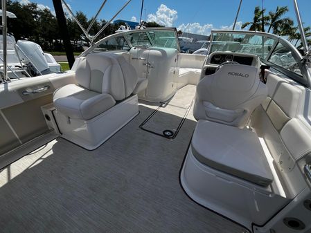 Robalo R227 Dual Console image