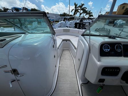 Robalo R227 Dual Console image