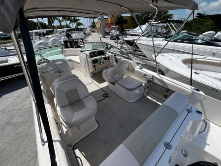 Robalo R227 Dual Console image