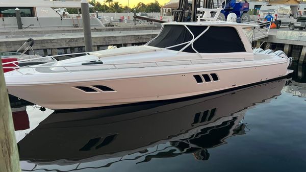 Intrepid 475 Sport Yacht 