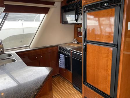 Meridian 490 Pilothouse image