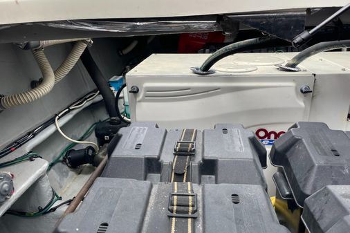 Meridian 490 Pilothouse image