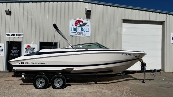 Regal 2200 Bowrider 