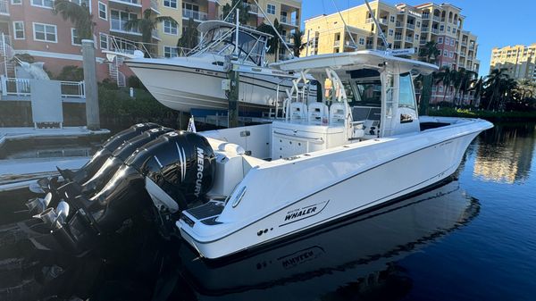 Boston Whaler 370 Outrage 