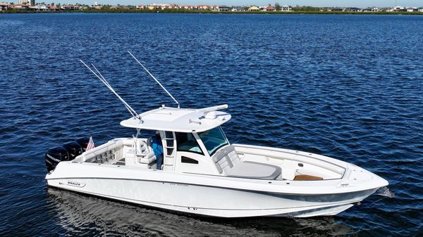 Boston Whaler 370 Outrage 