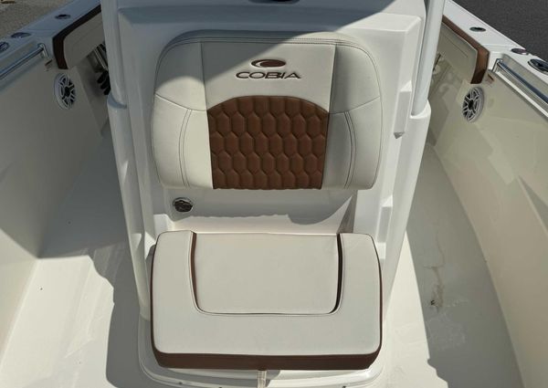 Cobia 265-CENTER-CONSOLE image