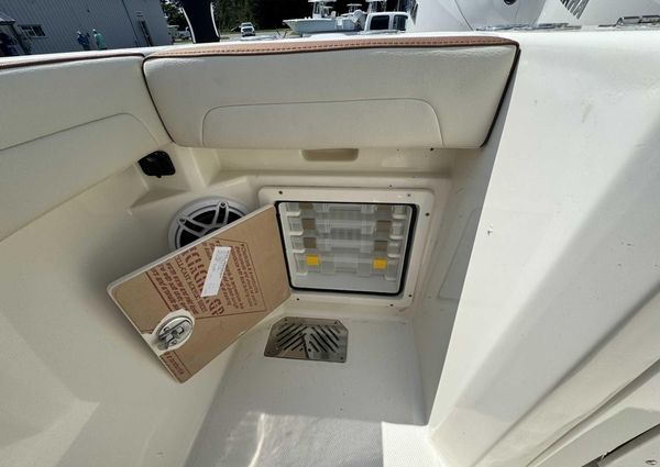 Cobia 265-CENTER-CONSOLE image