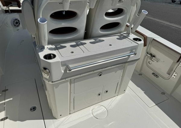 Cobia 265-CENTER-CONSOLE image