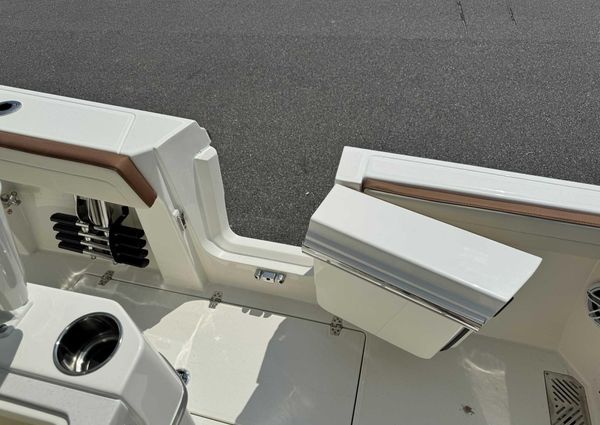 Cobia 265-CENTER-CONSOLE image