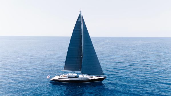 Alloy Yachts Dubois Design image