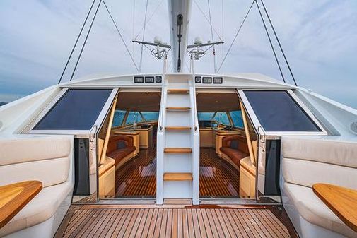 Alloy Yachts Dubois Design image