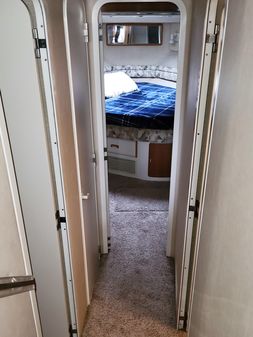 Sea Ray 550 Sedan Bridge image