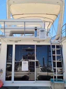 Sea Ray 550 Sedan Bridge image