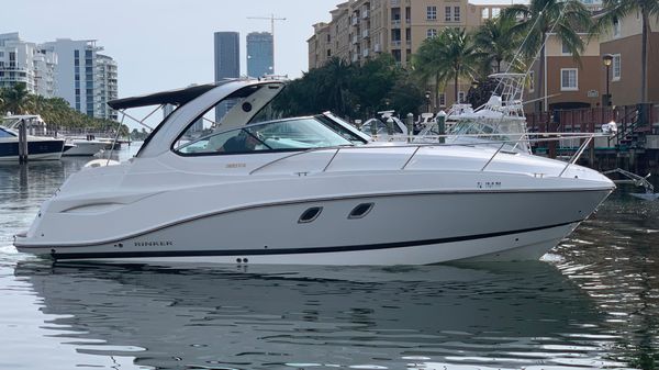 Rinker 320 Express Cruiser 