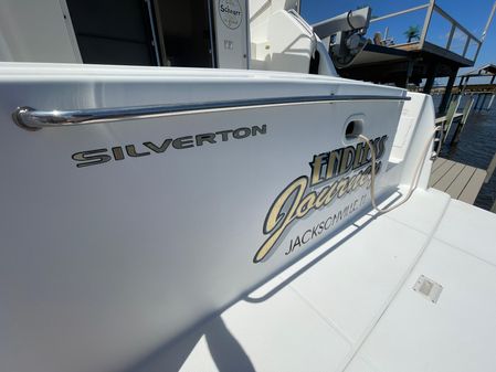 Silverton 330 Sport Bridge image