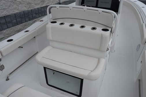 Sea Hunt Gamefish 27 with Coffin Box image