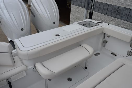 Sea Hunt Gamefish 27 with Coffin Box image