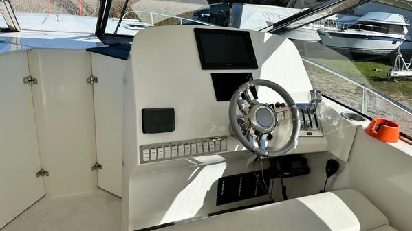 Eliminator 47' Cat image