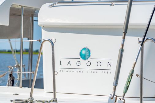 Lagoon 450F image