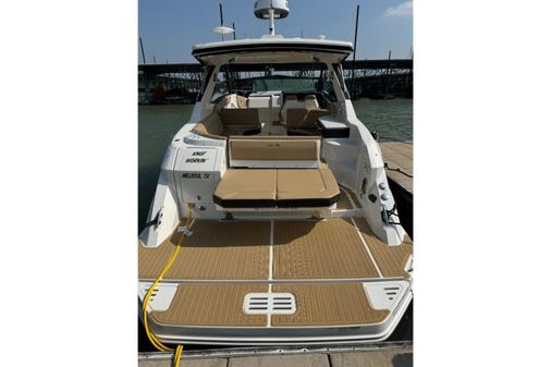 Sea Ray 320 Sundancer image