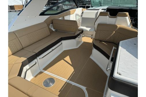 Sea Ray 320 Sundancer image