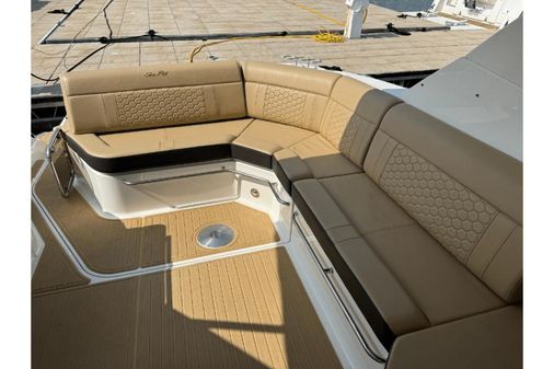 Sea Ray 320 Sundancer image