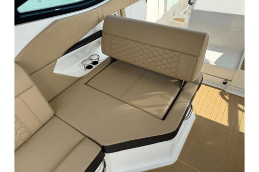 Sea Ray 320 Sundancer image