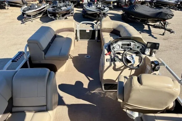 Sun-tracker PARTY-BARGE-22-DLX image