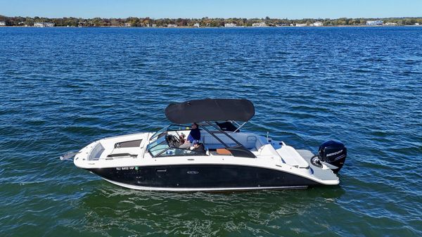 Sea Ray SDX 270 Outboard 