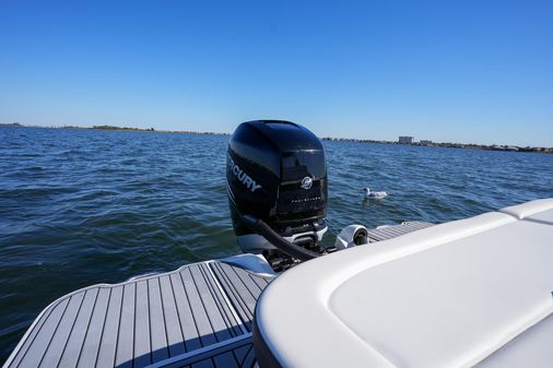 Sea Ray SDX 270 Outboard image