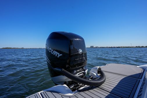 Sea Ray SDX 270 Outboard image