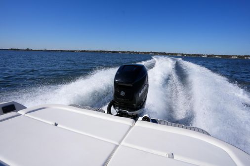 Sea Ray SDX 270 Outboard image