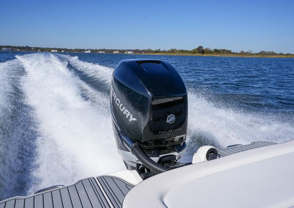 Sea Ray SDX 270 Outboard image