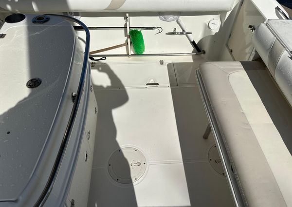 Boston-whaler 320-OUTRAGE image