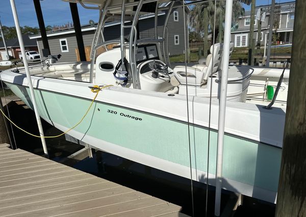 Boston-whaler 320-OUTRAGE image