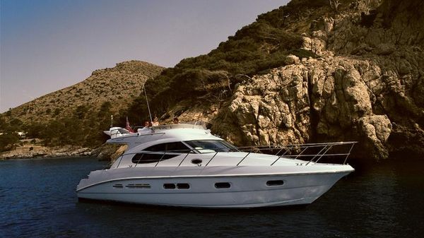 Sealine F42/5 