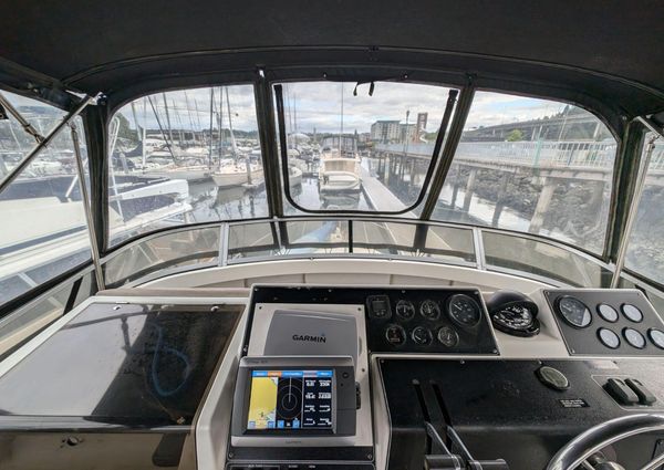 Carver 33 Aft Cabin image