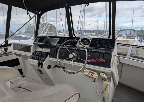 Carver 33 Aft Cabin image