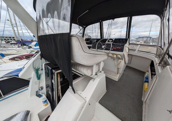 Carver 33 Aft Cabin image