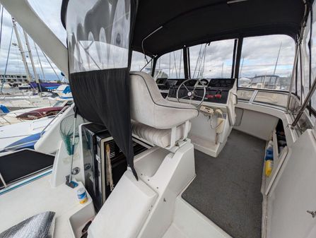 Carver 33 Aft Cabin image