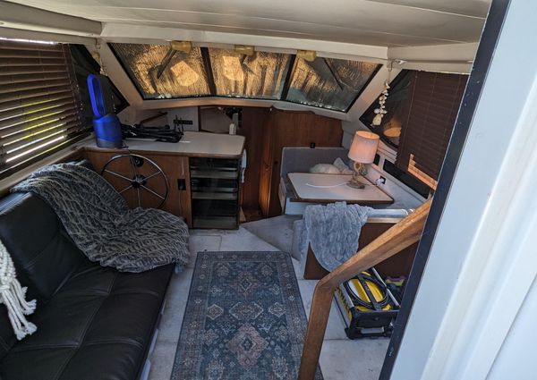 Carver 33 Aft Cabin image