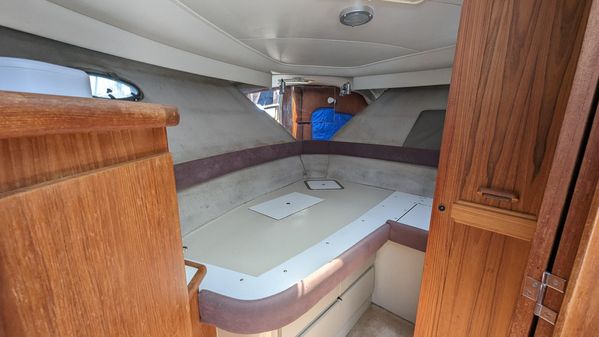 Carver 33 Aft Cabin image