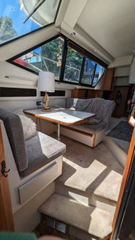 Carver 33 Aft Cabin image