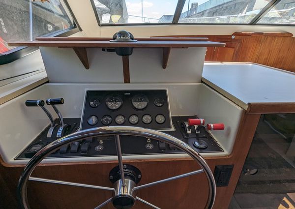 Carver 33 Aft Cabin image