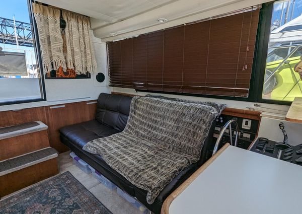 Carver 33 Aft Cabin image