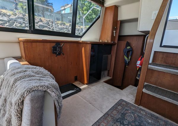 Carver 33 Aft Cabin image