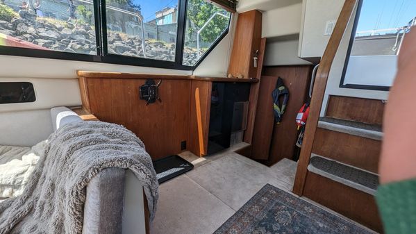 Carver 33 Aft Cabin image