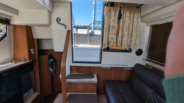 Carver 33 Aft Cabin image