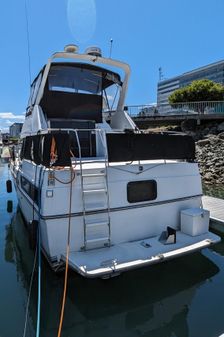 Carver 33 Aft Cabin image