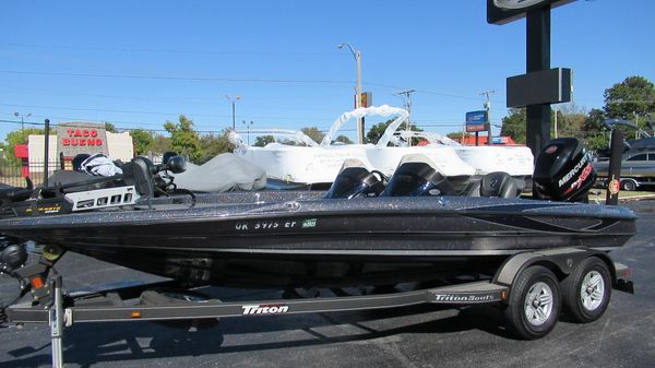Triton 20TRX Patriot